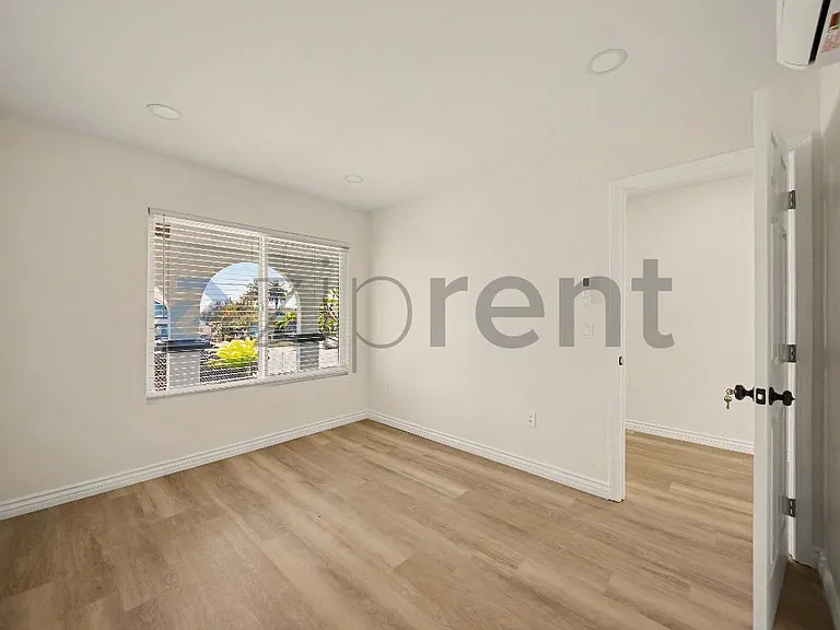 3751 E 6th St — Photo 6
