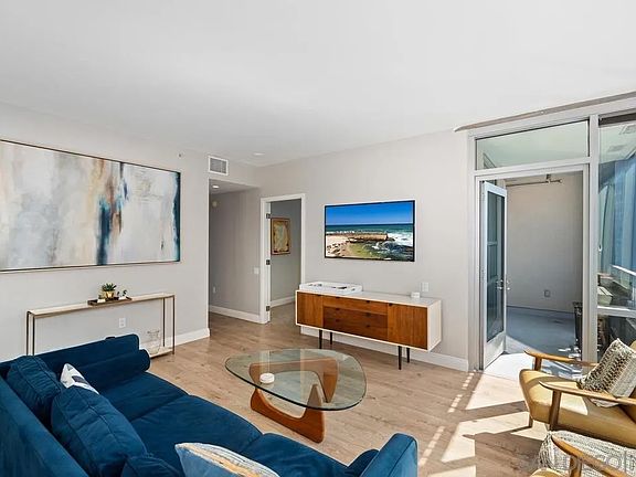 5th image of 321 10th Ave Unit 1802