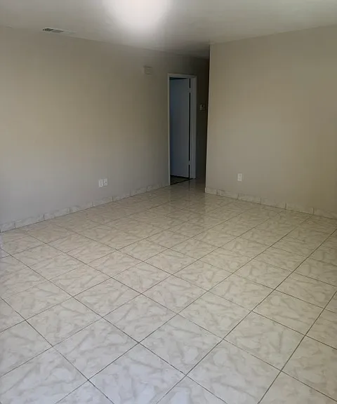 402 Jill Cir #402 — Photo 1