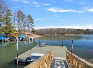 18914 Halyard Pointe Ln, Cornelius, NC 28031