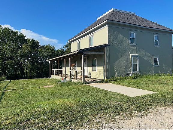 3rd image of 1302 California Rd