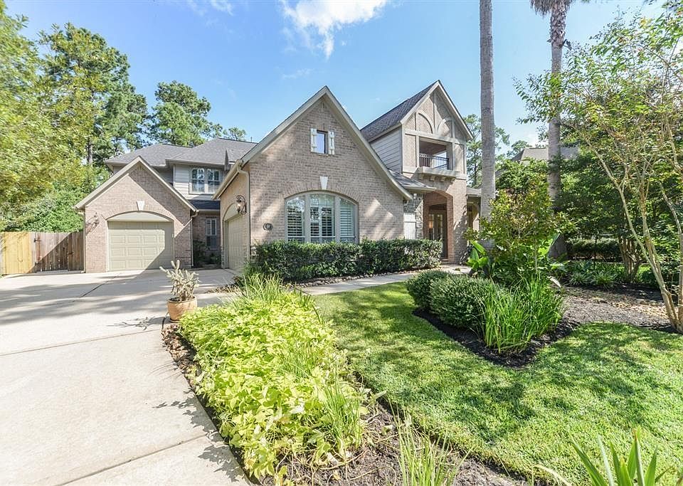 Welcome to 50 Chamomile Court! The side-swing garage adds to the curb appeal
