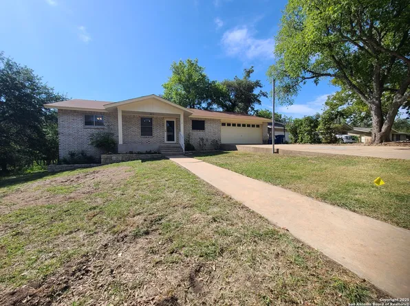 1117 Temple Dr, Kerrville, TX 78028