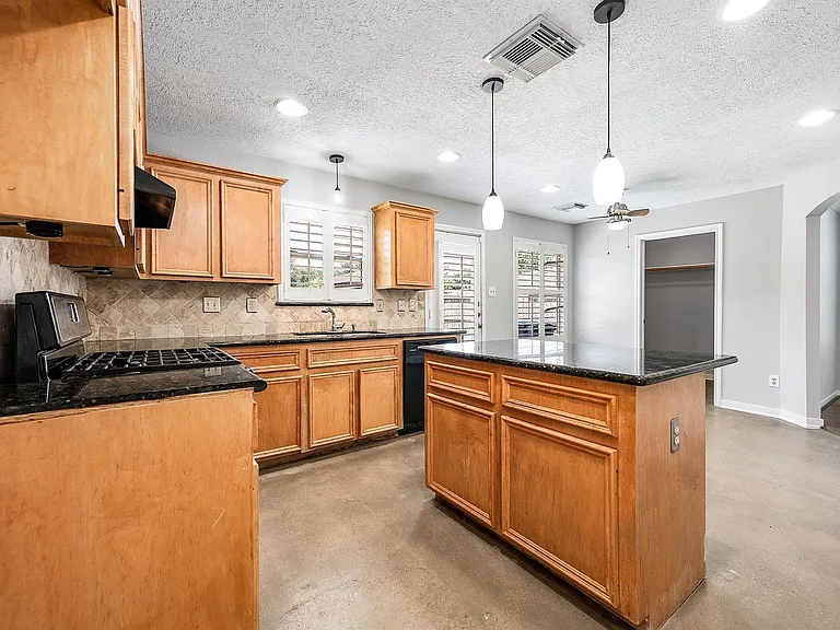 5922 James Pl — Photo 14