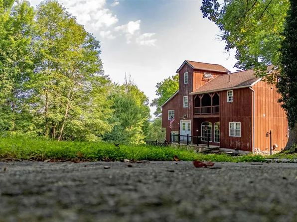 29 Chardonnay Dr, Morgantown, WV 26508
