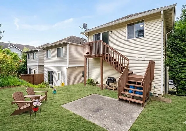 1162 Edmonds Pl NE — Photo 17