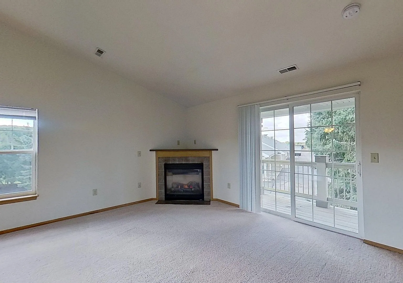 Condo Style Upper 2 Bedroom 2 Bathroom Apartment Available — Photo 4