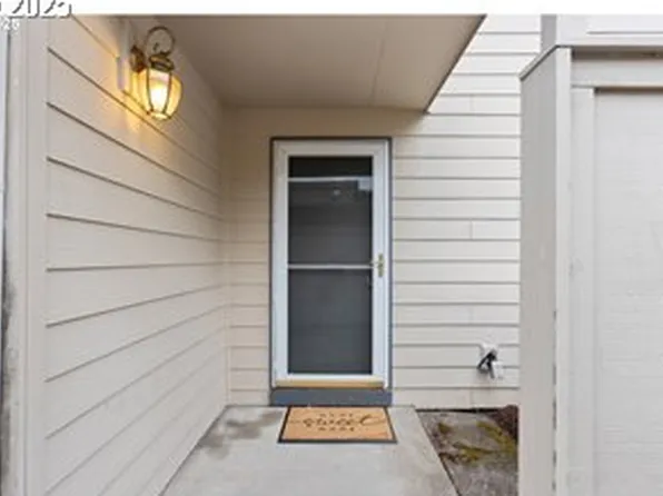 251 NE Village Squire Ave Unit 15, Gresham, OR 97030