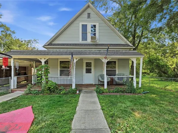 1869 S Broadway St, Amoret, MO 64722
