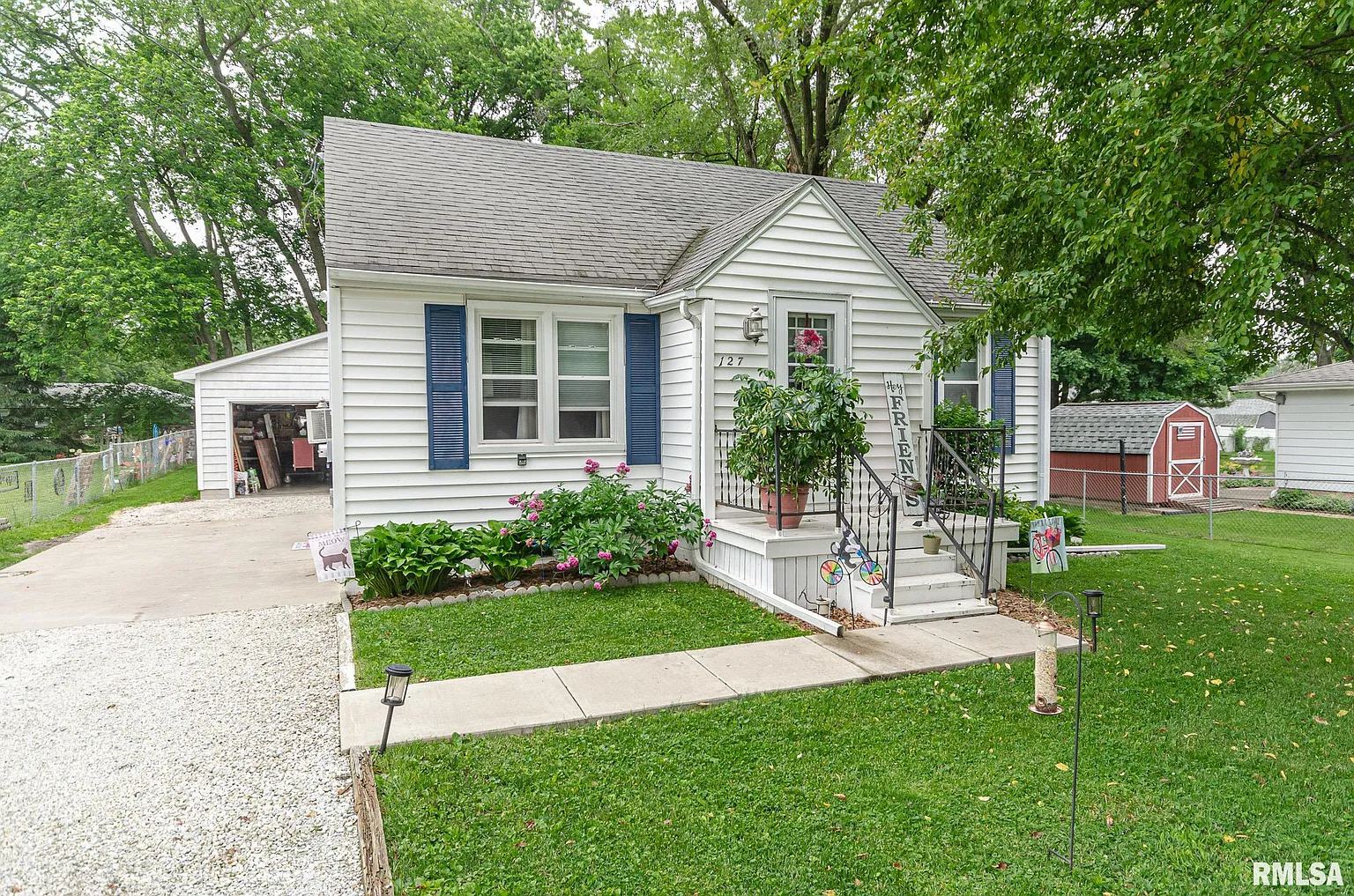 127 Lakewood Ave photo 1