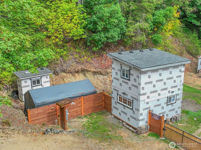 5th image of 121 NE Little Mission Creek Lane