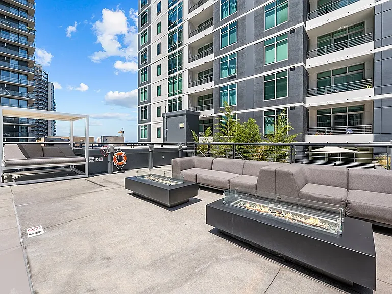 425 W Beech St #804 — Photo 40