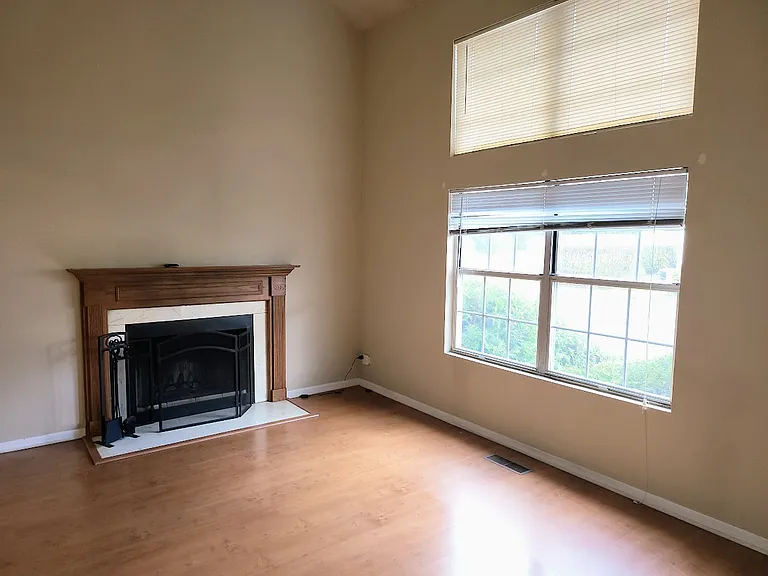 216 Ivy Ct — Photo 3
