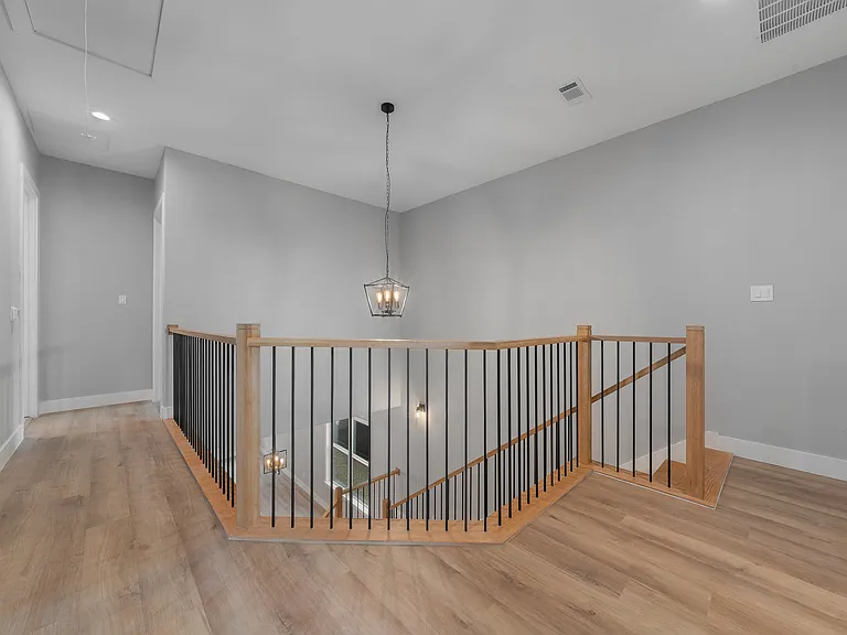 2806 Chicago St — Photo 9