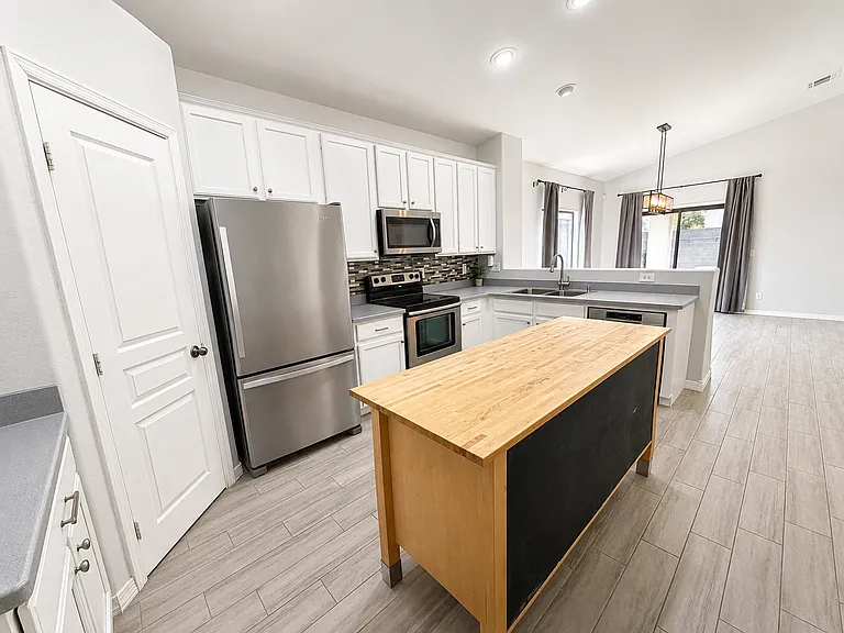 1207 W Carson Rd — Photo 13