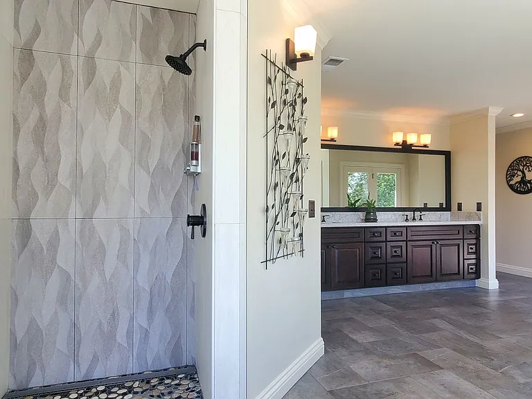 1610 Chris Ln — Photo 12