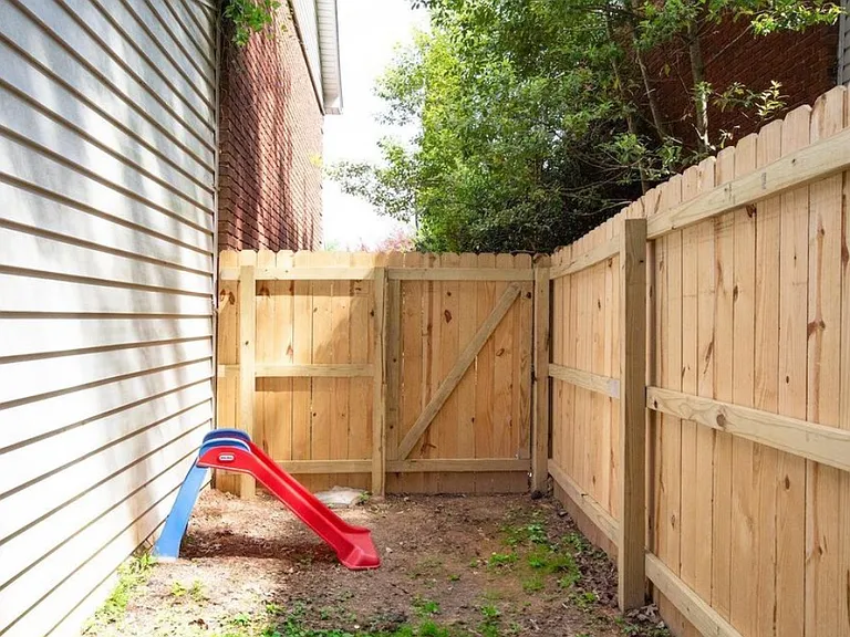 144 Sugar Dr — Photo 4