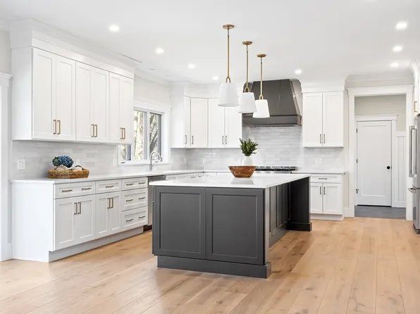 24 Edwards Rd, Natick, MA 01760