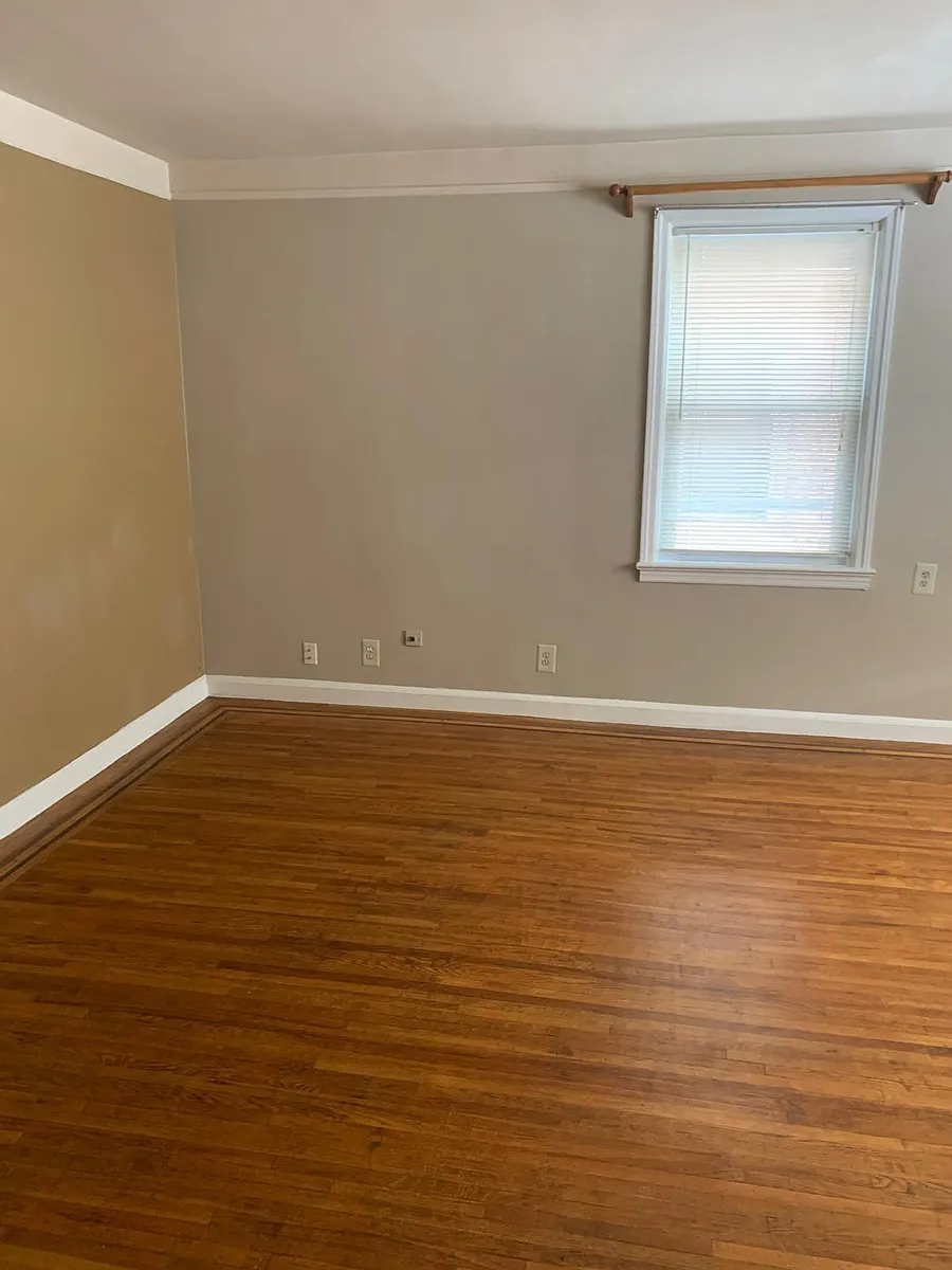 living oom - 2931 Mickle Ave