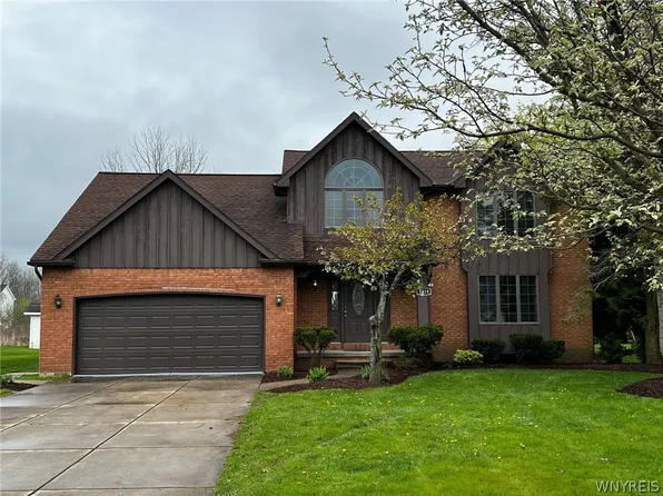 5919 Marion Dr, Lockport, NY 14094