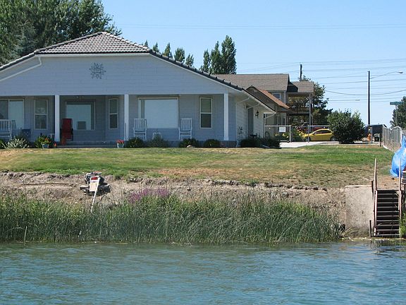 2nd image of 2903 W Lakeside Dr