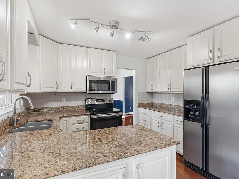 2621 John Milton Dr — Photo 11
