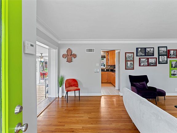 4th image of 912 Gay Ave