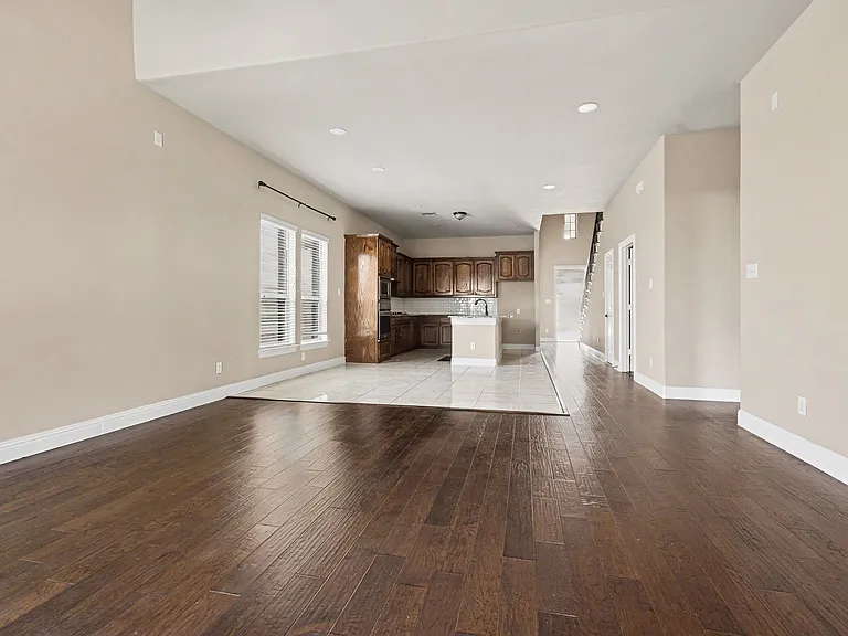 604 Darby Ln — Photo 18