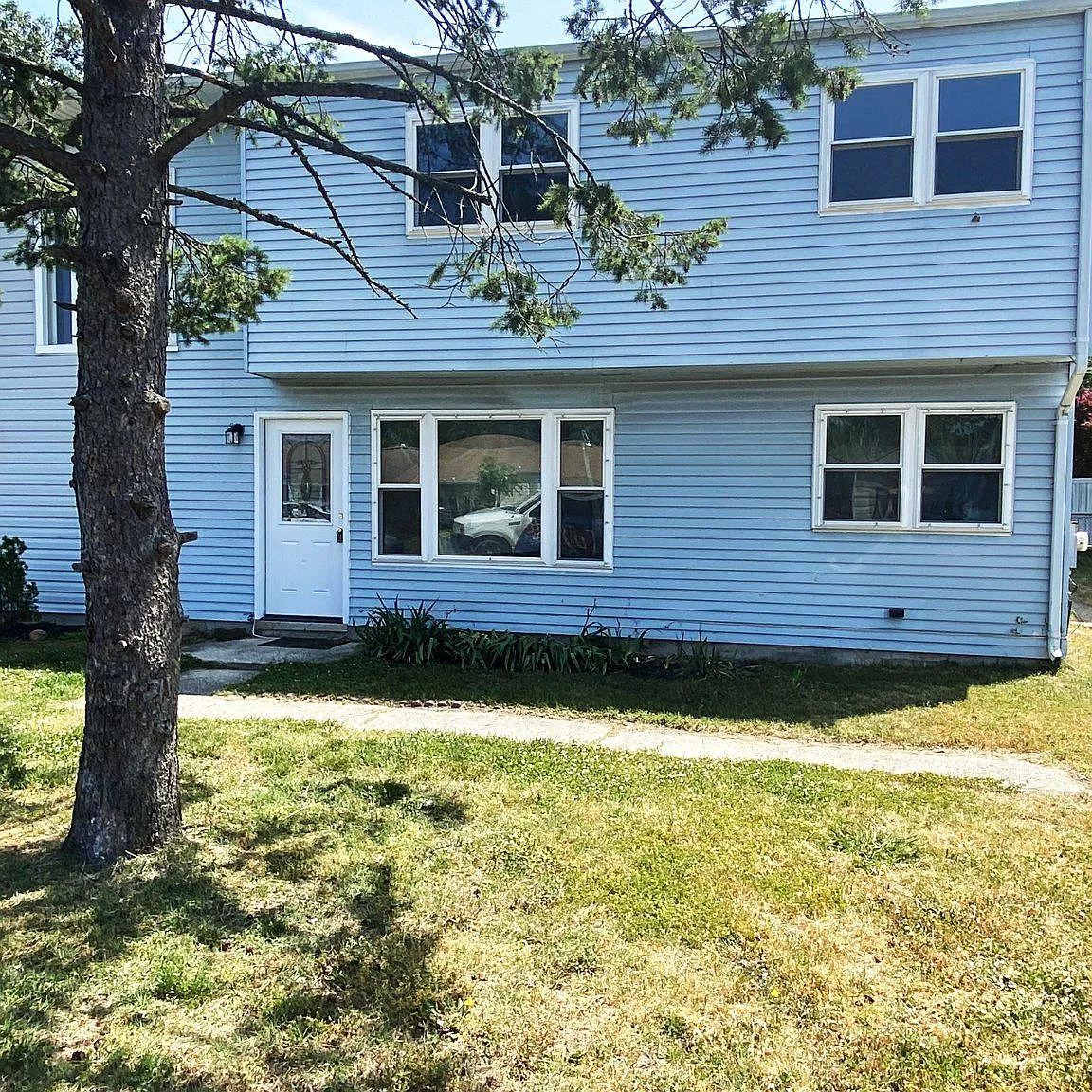 4 bed, 2.0 bath, 1440 sqft, $2,550 — Photo 2
