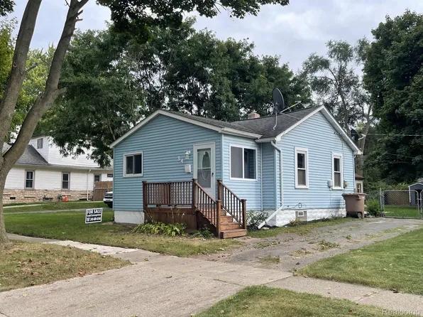 34 E Princeton Ave, Pontiac, MI 48340