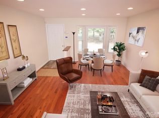 11 Tree Top Rd, Middlesex, NJ 08846