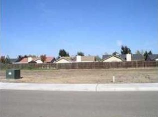 3325 Summer Ln, Madera, CA 93637