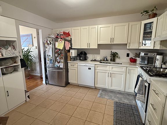 5th image of 218 Ashland Ave Floor 1