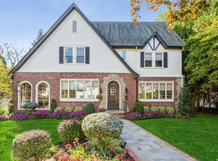 12 Yorkshire Rd, Rockville Centre, NY 11570