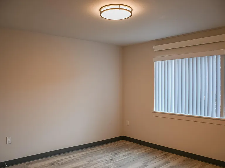 Kirkland Heights Apartments — Photo 7