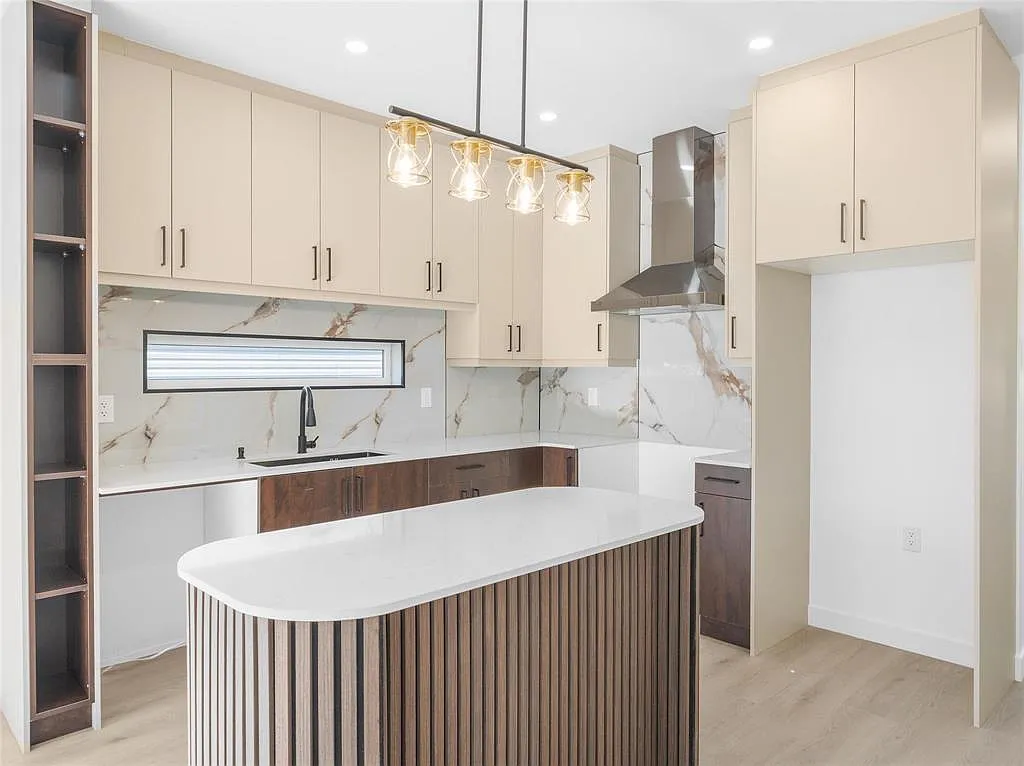 115 Blenheim Ave — Photo 2