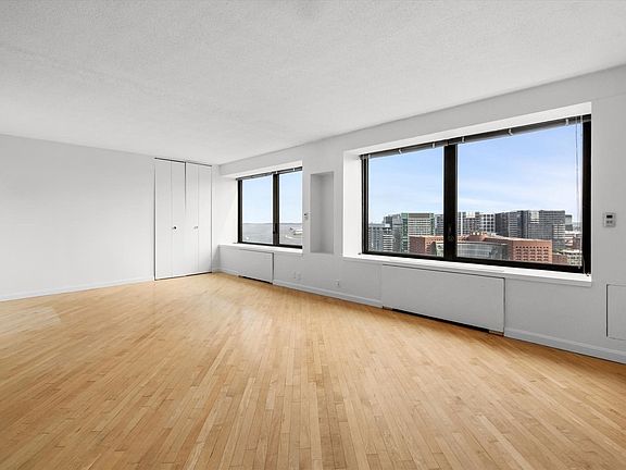 3rd image of 85 E India Row APT 23D