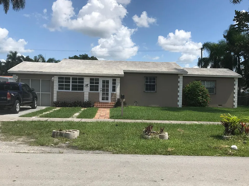 151 NW 13th St