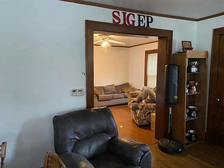 2522 College St — Photo 4