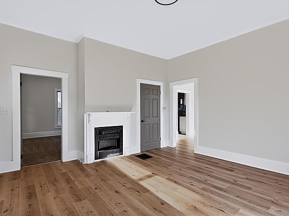 4th image of 281 W 2nd St