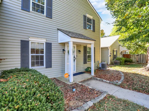 5914 Deerwood Ct, Indianapolis, IN 46254