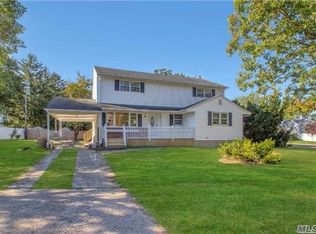20 Arbor Ln, Centereach, NY 11720