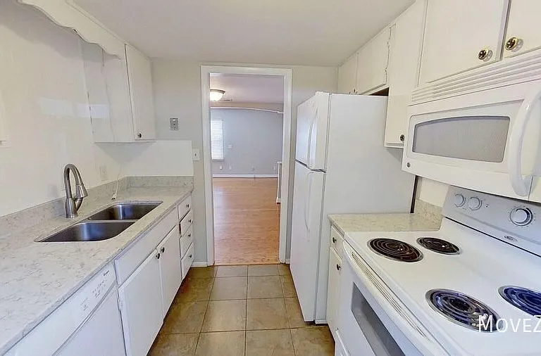 3003 Overton Dr #D — Photo 2