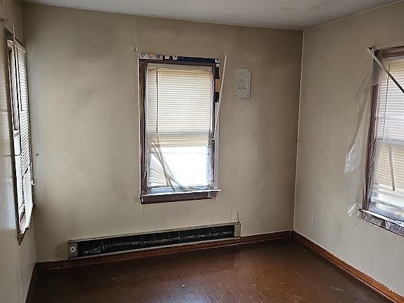 5th image of 1802 NW Kingsbury Ave
