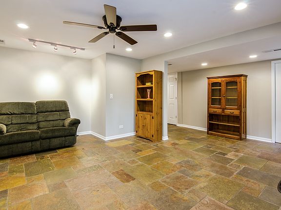 5th image of 951 Irving Ave
