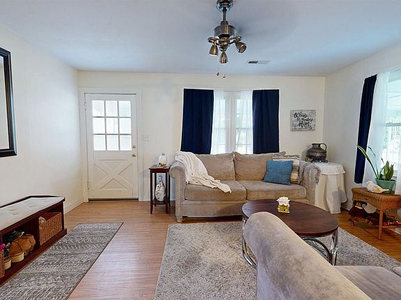 4th image of 626 Olive St