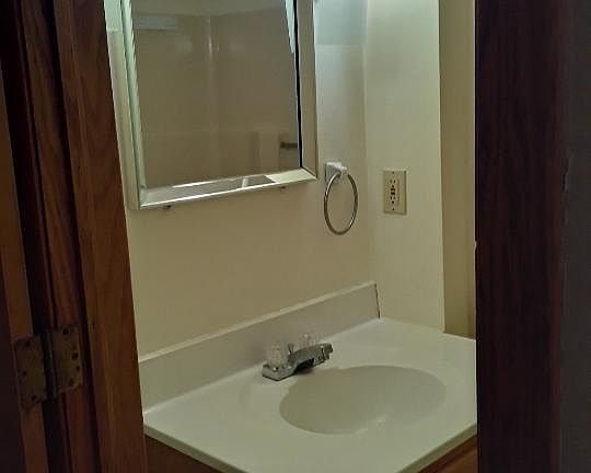 3rd image of 100 Highland Ave #B