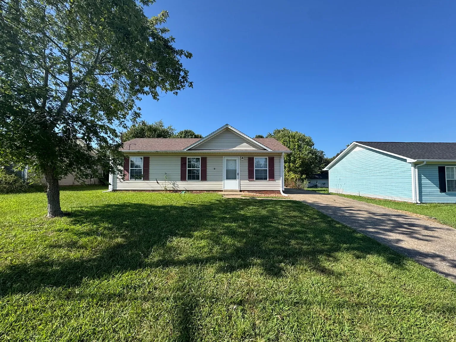 3 bed, 1.0 bath, 987 sqft, $1,095 — Photo 2