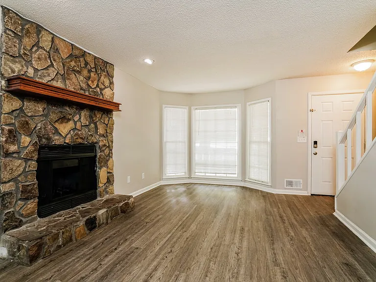 3133 Glen Hollow Dr — Photo 8