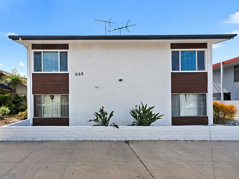 669 Stanley Ave #5 — Photo 5